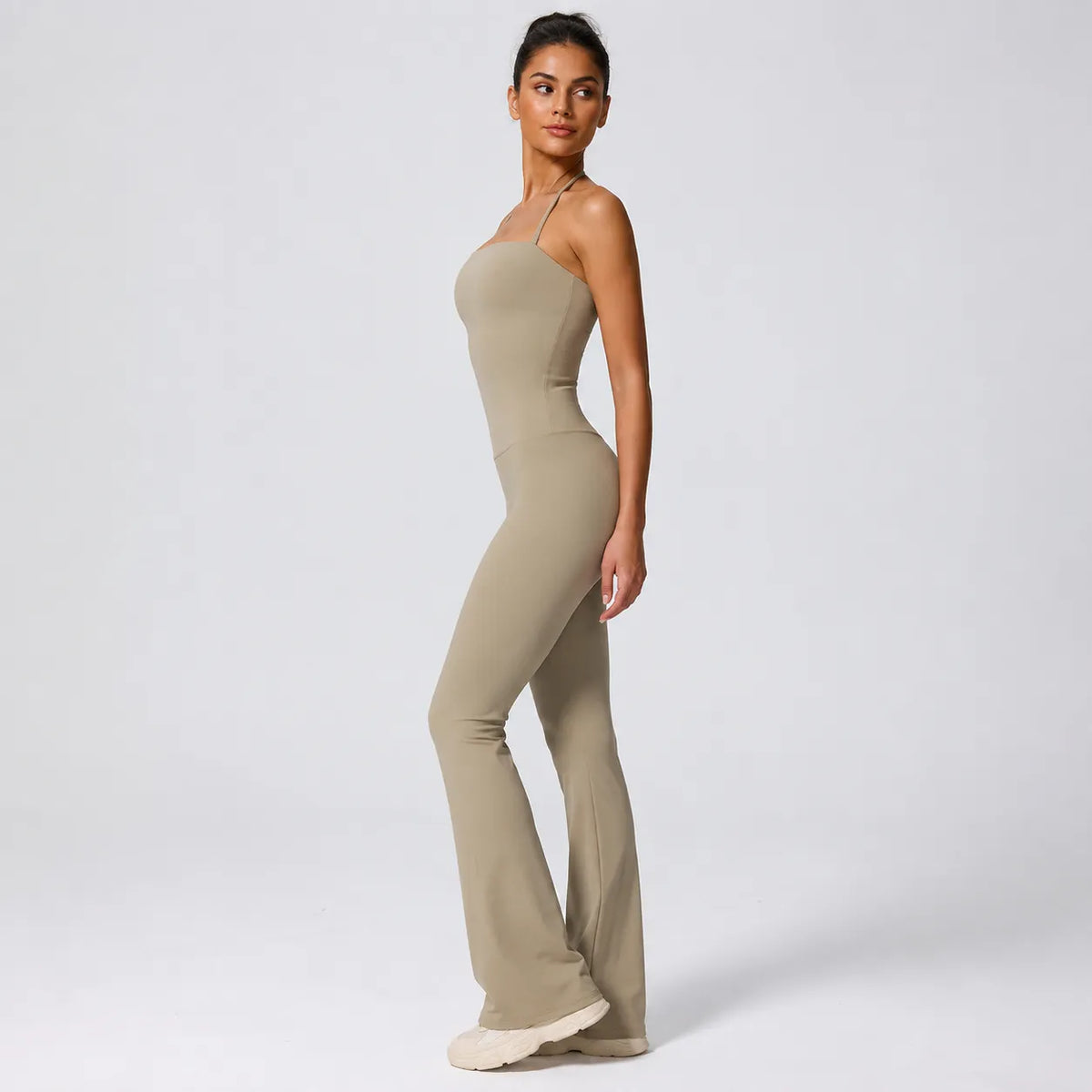 Flared Sport Jumpsuit met Halterneck – Pulsen Fit (4)