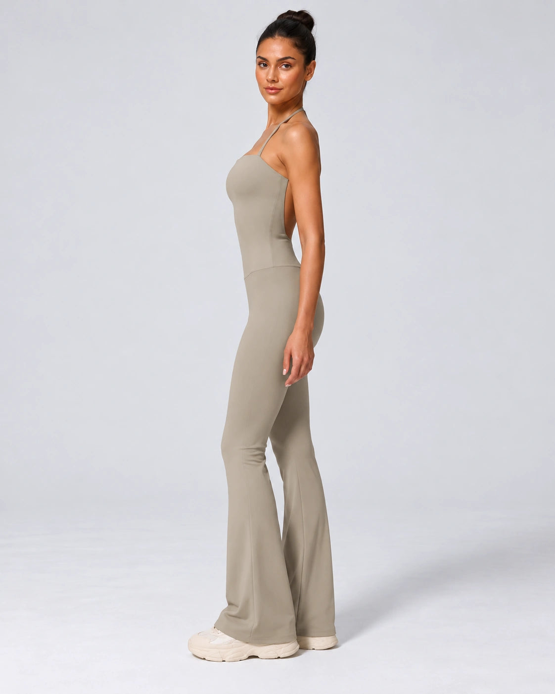 Halter Sport Jumpsuit Dames Flared met Wijde Pijpen, Beige, zijaanzicht, Pulsen Fit